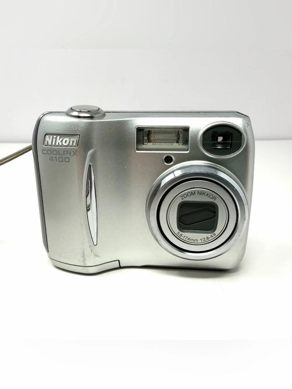 Nikon Coolpix 4100 4.0MP Silver Digital Camera + 32mb SD Card & Original Box